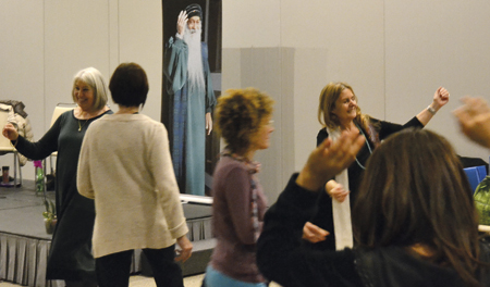 immagine di donna che ascolta