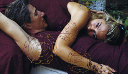 Coppia in posizione yin yang